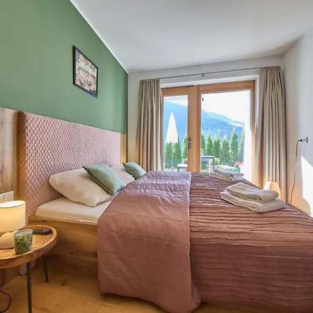 Hinterglemm Ski-in & Ski-out Apartment
